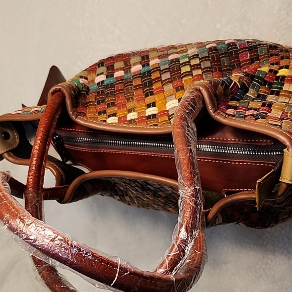 Amerileather Linwood Leather Tote Bag - Picture 14 of 16